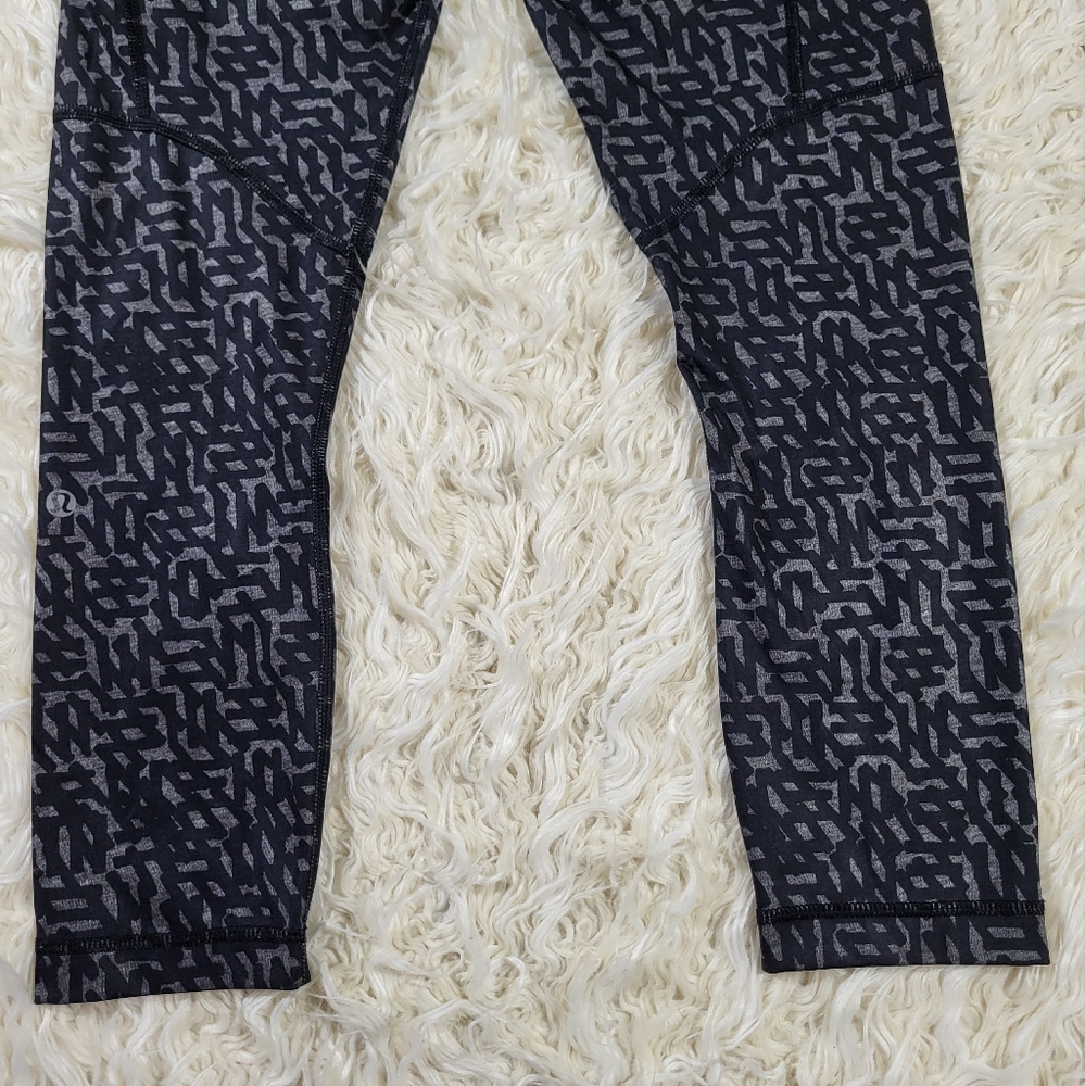 Lululemon Geometric Print Pocket Zipper Leggings Size 4 - Picture 13 of 14